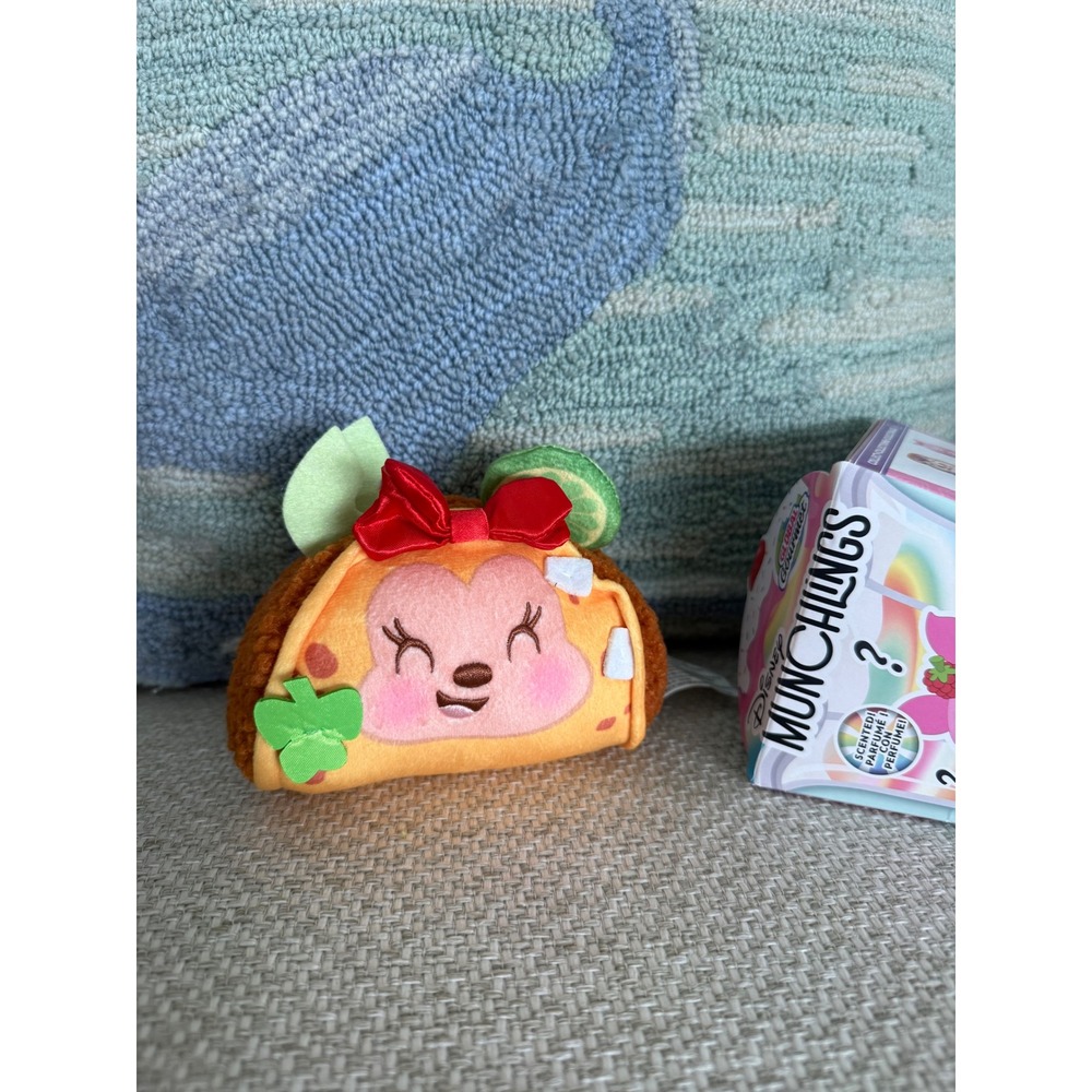 Disney Munchlings Global Gourmet Minnie Taco